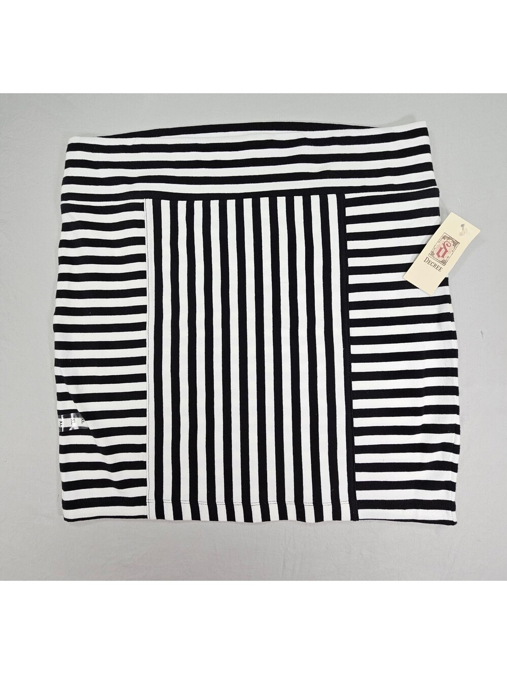 Decree Black and White Striped Skirt - Size XL. NWT